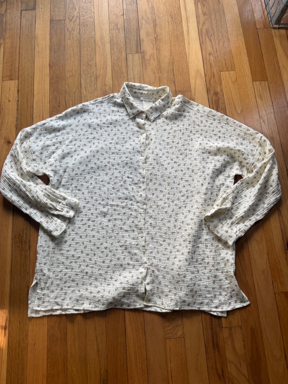 NWOT Neuflora white floral long sleeve button down shirt